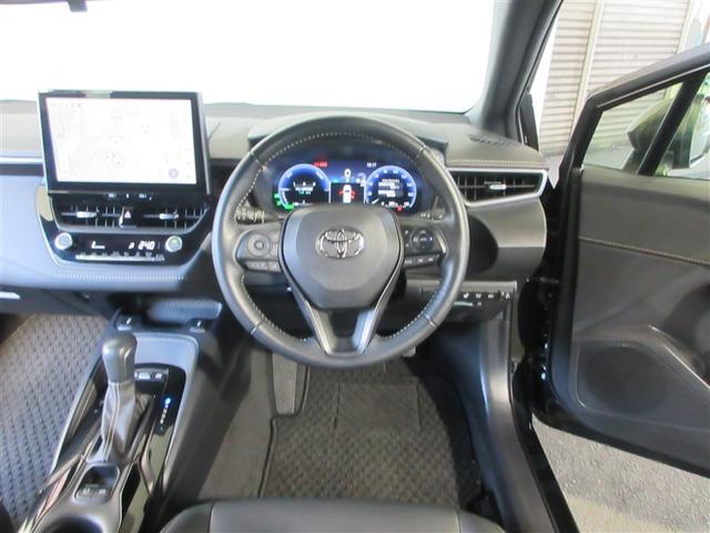 カローラツーリング ハイブリッド　ダブルバイビー　バックモニター　フルセグＴＶ　ＬＥＤライト　ハーフレザーシート　点検記録簿　クルコン　横滑り防止　盗難防止装置　ナビ・ＴＶ　エアバッグ　ＥＴＣ　ＡＢＳ　助手席エアバッグ　キーレス　メモリーナビ（3枚目）