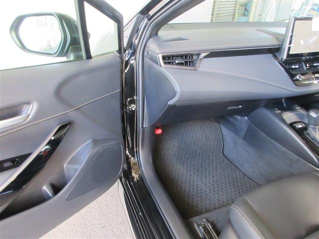 カローラツーリング ハイブリッド　ダブルバイビー　バックモニター　フルセグＴＶ　ＬＥＤライト　ハーフレザーシート　点検記録簿　クルコン　横滑り防止　盗難防止装置　ナビ・ＴＶ　エアバッグ　ＥＴＣ　ＡＢＳ　助手席エアバッグ　キーレス　メモリーナビ（4枚目）