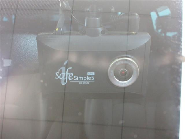 プリウス Ａプレミアム　ツーリングセレクション　横滑り防止機能　運転席パワーシート　エアコン　パワーウィンドウ　ナビ＆ＴＶ　ＬＥＤライト　盗難防止装置　スマートキー＆プッシュスタート　キーレス　ＥＴＣ　ドライブレコーダー　アルミホイール　メモリナビ（18枚目）