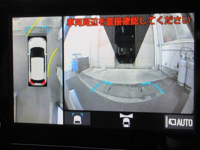 �p�m���~�b�N�r���[���j�^�[�t���ł��B�ԗ����ォ�猩���悤�ȉf�����f�B�X�v���C�I�[�f�B�I��ʂɕ\���B�^�]�Ȃ���̖ڎ������ł͌��ɂ����A�ԗ����ӂ̏󋵂����A���^�C���ł�������m�F�ł��܂��B