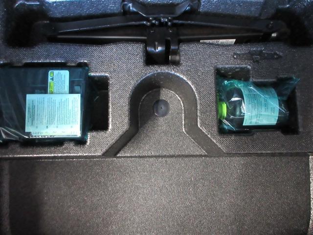 ハリアーハイブリッド Ｚ　パノラミックルーフ　エアロ　地上デジタル　衝突被害軽減　サイドエアバッグ　ＬＥＤランプ　Ｂモニタ　クルコン　ナビＴＶ　横滑り防止装置　ハーフレザーシート　スマートキー　盗難防止システム　ＡＢＳ　アルミ（10枚目）