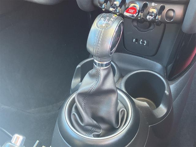 MINI クーパーS ETC ナビ アルミホイール オートマチックハイビーム オートライト HID スマートキー アイドリングストップ 盗難防止システム ABS ESC DVD再生 USB ミュージックプレイヤー接続可(7枚目)