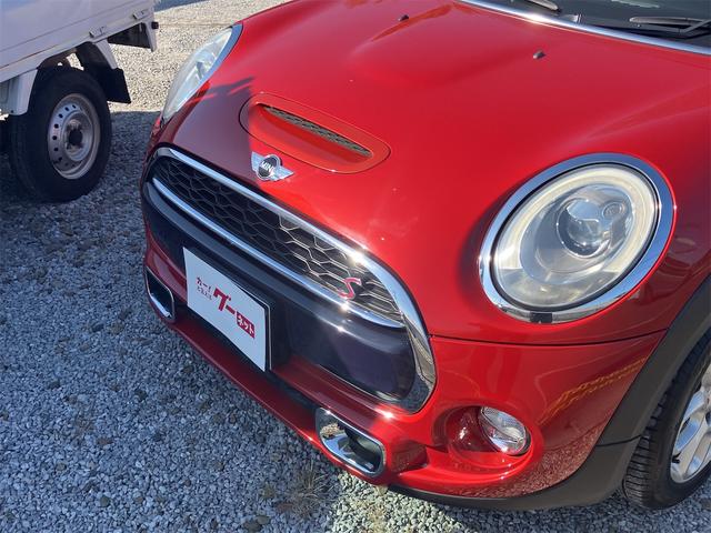 MINI クーパーS ETC ナビ アルミホイール オートマチックハイビーム オートライト HID スマートキー アイドリングストップ 盗難防止システム ABS ESC DVD再生 USB ミュージックプレイヤー接続可(13枚目)