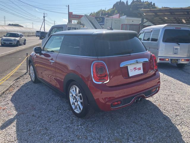 MINI クーパーS ETC ナビ アルミホイール オートマチックハイビーム オートライト HID スマートキー アイドリングストップ 盗難防止システム ABS ESC DVD再生 USB ミュージックプレイヤー接続可(16枚目)