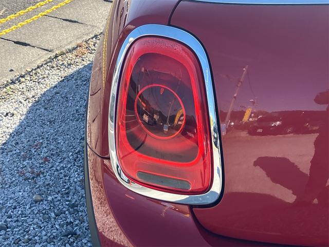 MINI クーパーS ETC ナビ アルミホイール オートマチックハイビーム オートライト HID スマートキー アイドリングストップ 盗難防止システム ABS ESC DVD再生 USB ミュージックプレイヤー接続可(17枚目)