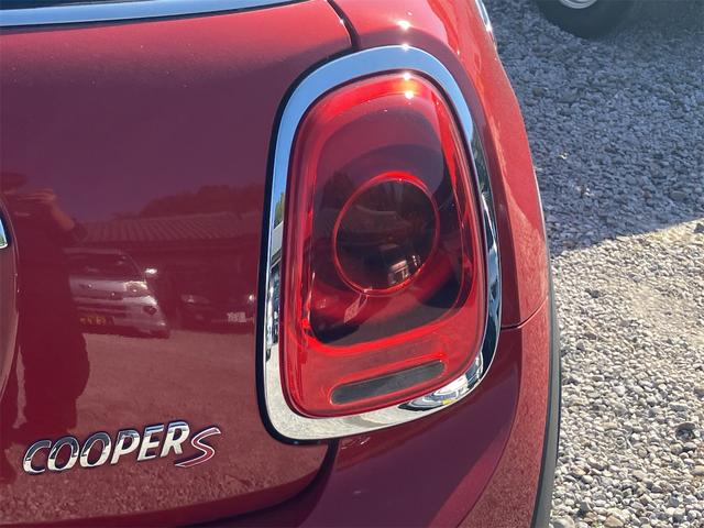 MINI クーパーS ETC ナビ アルミホイール オートマチックハイビーム オートライト HID スマートキー アイドリングストップ 盗難防止システム ABS ESC DVD再生 USB ミュージックプレイヤー接続可(18枚目)
