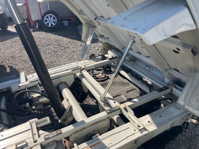 キャリイトラック 　４ＷＤ　軽トラック　５速マニュアル　ナビ　フルセグＴＶ　エアコン　運転席エアバッグ　ＣＤ　ＤＶＤ再生　ＵＳＢ　Ｂｌｕｅｔｏｏｔｈオーディオ（27枚目）