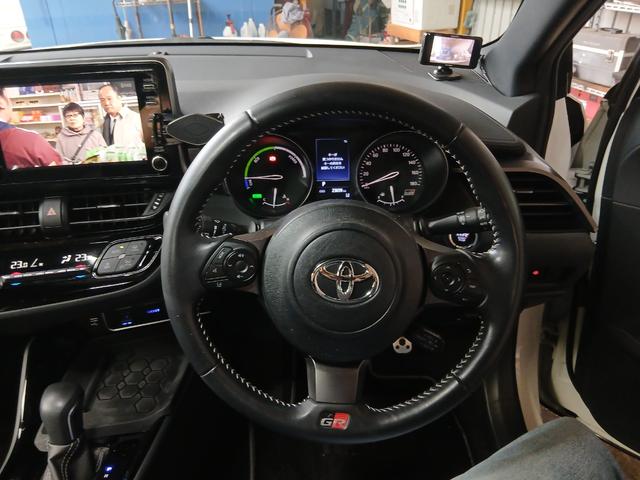 C-HR S GRスポーツ ドライブレコーダー ETC オートクルーズコントロール 衝突被害軽減システム TV オートライト LEDヘッドランプ アルミホイール スマートキー CVT 盗難防止システム 衝突安全ボディ USB(2枚目)