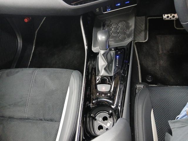 C-HR S GRスポーツ ドライブレコーダー ETC オートクルーズコントロール 衝突被害軽減システム TV オートライト LEDヘッドランプ アルミホイール スマートキー CVT 盗難防止システム 衝突安全ボディ USB(5枚目)