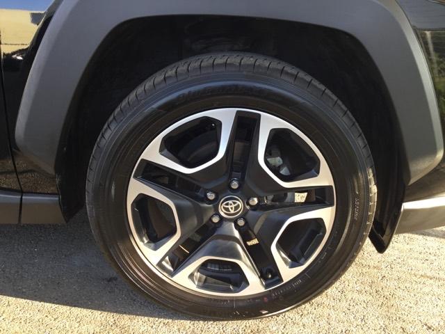 ＲＡＶ４ アドベンチャー　クルコン　衝突被害軽減Ｂ　障害物センサー　バックカメラ　ドラレコ　純正ナビ　フルセグ　ＥＴＣ２．０　電動シート　リヤカメラ　レザー　クルーズＣ　ナビテレビ　ＬＥＤライト　イモビ　地デジ　ＥＳＣ　ＰＳ（32枚目）