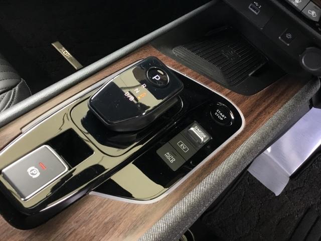 オーラ Ｇレザーエディション　全周囲カメラ　クルコン　障害物センサー　純正ナビ　ＥＴＣ　ドラレコ　シートヒーター　Ｃソナー　シ－トヒ－タ－　追突防止　地デジ　ＵＳＢポート　横滑り防止　本革　ＬＥＤ　ドライブレコーダー　盗難防止（22枚目）