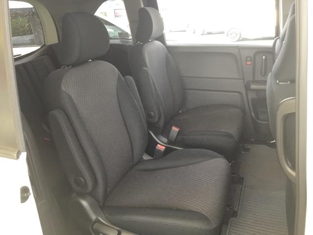 フリードハイブリッド ジャストセレクション　片側電動スライドドア　純正ナビ　フルセグ　ＥＴＣ　前後ドラレコ　両側スライド片側電動ドア　ナビテレビ　セキュリティー　横滑り防止機能　オートクルーズ　地デジ　エアバック　ウォークスルー　ＤＶＤ再生可能（13枚目）