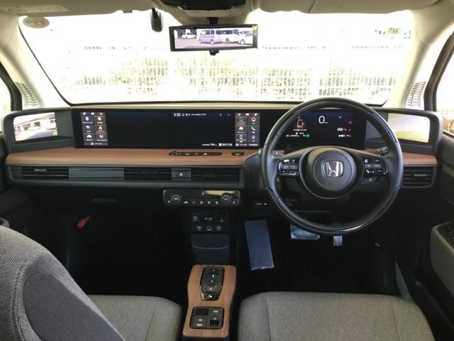 ５つのスクリーンを水平配置したワイドビジョンインストルメントパネル搭載。