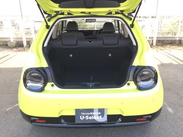 トランク荷室十分な容量あります。