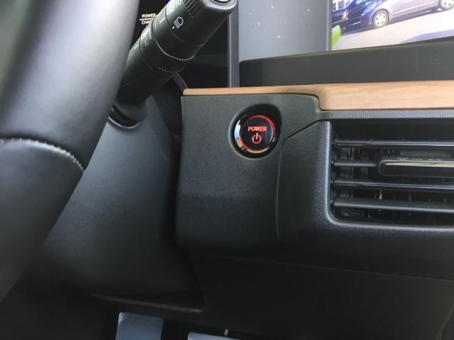 スマートキーシステム搭載ですので、ハンドル横のスイッチを押せば、エンジンスタート！