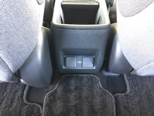 後席に充電用ＵＳＢジャックが付いているので、後席の方も手軽にスマートフォン等を充電できます。