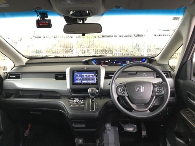 広びろとした視界が運転にゆとりを広げます。