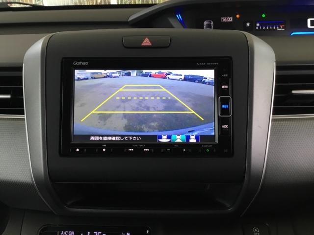 バックモニター付きで、車庫入れやバック時の後方確認をサポート。