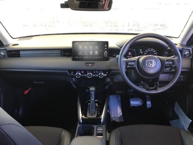 ヴェゼル e:HEVZ デモカー BSI ETC2.0 前後ドラレコ シート&ステアリングヒーター 電動リアゲート 衝突回避支援ブレーキ機能 スマキ Pトランク フルオートエアコン Dレコ エアバッグ 両席エアバック Rカメ(2枚目)