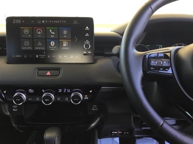 ヴェゼル e:HEVZ デモカー BSI ETC2.0 前後ドラレコ シート&ステアリングヒーター 電動リアゲート 衝突回避支援ブレーキ機能 スマキ Pトランク フルオートエアコン Dレコ エアバッグ 両席エアバック Rカメ(3枚目)