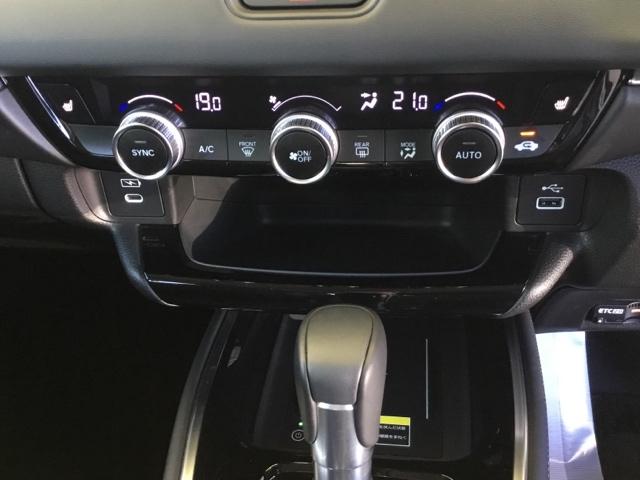 ヴェゼル e:HEVZ デモカー BSI ETC2.0 前後ドラレコ シート&ステアリングヒーター 電動リアゲート 衝突回避支援ブレーキ機能 スマキ Pトランク フルオートエアコン Dレコ エアバッグ 両席エアバック Rカメ(20枚目)