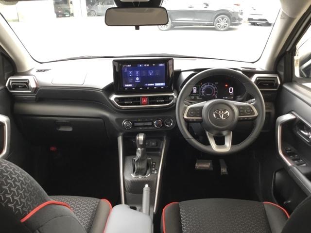 ライズ Ｚ　クルコン　バックカメラ　純正ナビ　フルセグ　ＥＴＣ　コーナーセンサ　誤発進抑制機能　エアコン　エアロ　シートヒータ　スマートキー＆プッシュスタート　地デジＴＶ　ＶＳＡ　盗難防止装置　ターボ車　キーレス（2枚目）