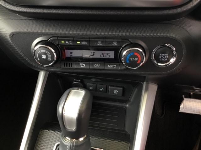 ライズ Ｚ　クルコン　バックカメラ　純正ナビ　フルセグ　ＥＴＣ　コーナーセンサ　誤発進抑制機能　エアコン　エアロ　シートヒータ　スマートキー＆プッシュスタート　地デジＴＶ　ＶＳＡ　盗難防止装置　ターボ車　キーレス（17枚目）