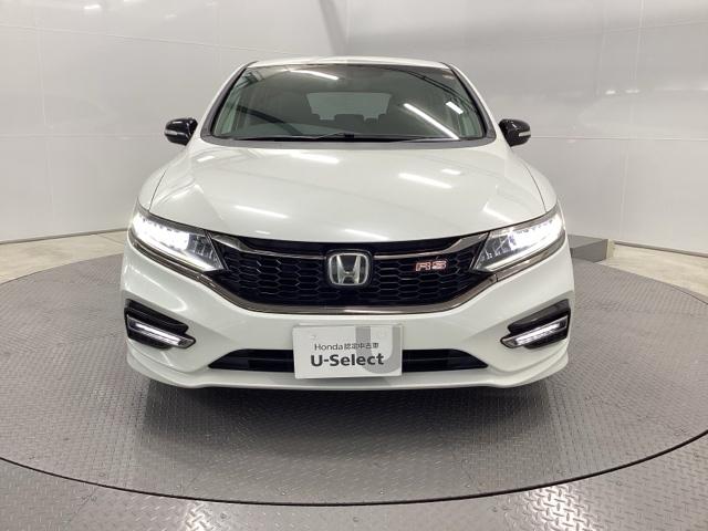 ジェイド ハイブリッドＲＳ・ホンダセンシング　クルコン　純正ナビ　フルセグ　ドラレコ　助手席エアバッグ　サイドエアバック　オートクルーズコントロール　ＬＥＤライト　イモビライザー　地デジ　ＥＴＣ車載器　オートエアコン　リアカメラ　ナビＴＶ　ＤＶＤ（6枚目）