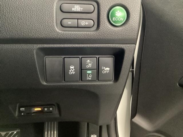 ジェイド ハイブリッドＲＳ・ホンダセンシング　クルコン　純正ナビ　フルセグ　ドラレコ　助手席エアバッグ　サイドエアバック　オートクルーズコントロール　ＬＥＤライト　イモビライザー　地デジ　ＥＴＣ車載器　オートエアコン　リアカメラ　ナビＴＶ　ＤＶＤ（13枚目）