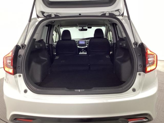 ジェイド ハイブリッドＲＳ・ホンダセンシング　クルコン　純正ナビ　フルセグ　ドラレコ　助手席エアバッグ　サイドエアバック　オートクルーズコントロール　ＬＥＤライト　イモビライザー　地デジ　ＥＴＣ車載器　オートエアコン　リアカメラ　ナビＴＶ　ＤＶＤ（22枚目）