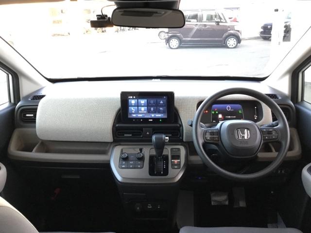 フリード ｅ：ＨＥＶエアー　デモカー　ディスプレイオーディオ　ＥＴＣ　前後ドラレコ　キーフリ　両側電動ドア　クルコン　禁煙　サイドエアバッグ　盗難防止装置　オートエアコン　ＬＥＤライト　スマートキー　オートライト　ＥＳＣ　Ｄレコ（2枚目）