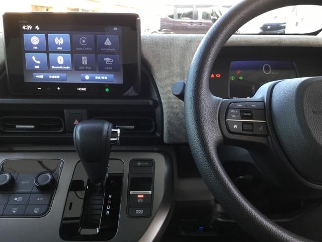 フリード ｅ：ＨＥＶエアー　デモカー　ディスプレイオーディオ　ＥＴＣ　前後ドラレコ　キーフリ　両側電動ドア　クルコン　禁煙　サイドエアバッグ　盗難防止装置　オートエアコン　ＬＥＤライト　スマートキー　オートライト　ＥＳＣ　Ｄレコ（3枚目）