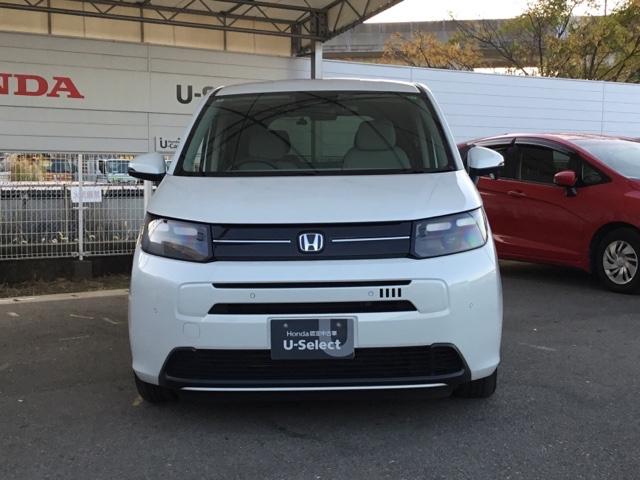 フリード ｅ：ＨＥＶエアー　デモカー　ディスプレイオーディオ　ＥＴＣ　前後ドラレコ　キーフリ　両側電動ドア　クルコン　禁煙　サイドエアバッグ　盗難防止装置　オートエアコン　ＬＥＤライト　スマートキー　オートライト　ＥＳＣ　Ｄレコ（6枚目）