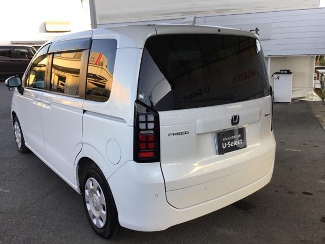 フリード ｅ：ＨＥＶエアー　デモカー　ディスプレイオーディオ　ＥＴＣ　前後ドラレコ　キーフリ　両側電動ドア　クルコン　禁煙　サイドエアバッグ　盗難防止装置　オートエアコン　ＬＥＤライト　スマートキー　オートライト　ＥＳＣ　Ｄレコ（7枚目）