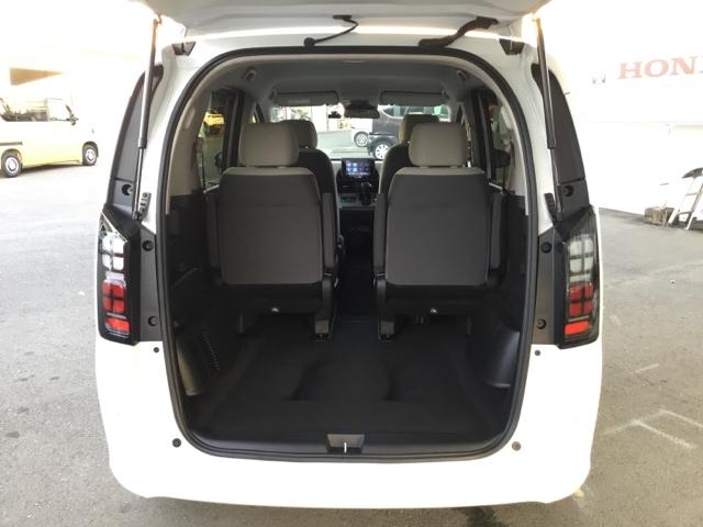 フリード ｅ：ＨＥＶエアー　デモカー　ディスプレイオーディオ　ＥＴＣ　前後ドラレコ　キーフリ　両側電動ドア　クルコン　禁煙　サイドエアバッグ　盗難防止装置　オートエアコン　ＬＥＤライト　スマートキー　オートライト　ＥＳＣ　Ｄレコ（9枚目）