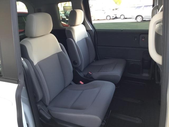 フリード ｅ：ＨＥＶエアー　デモカー　ディスプレイオーディオ　ＥＴＣ　前後ドラレコ　キーフリ　両側電動ドア　クルコン　禁煙　サイドエアバッグ　盗難防止装置　オートエアコン　ＬＥＤライト　スマートキー　オートライト　ＥＳＣ　Ｄレコ（11枚目）