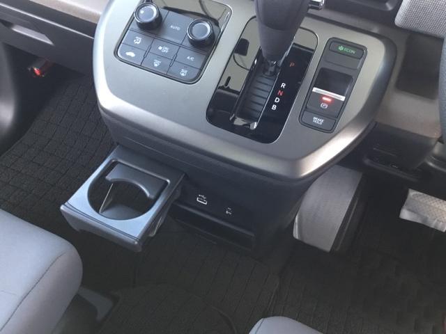 フリード ｅ：ＨＥＶエアー　デモカー　ディスプレイオーディオ　ＥＴＣ　前後ドラレコ　キーフリ　両側電動ドア　クルコン　禁煙　サイドエアバッグ　盗難防止装置　オートエアコン　ＬＥＤライト　スマートキー　オートライト　ＥＳＣ　Ｄレコ（19枚目）