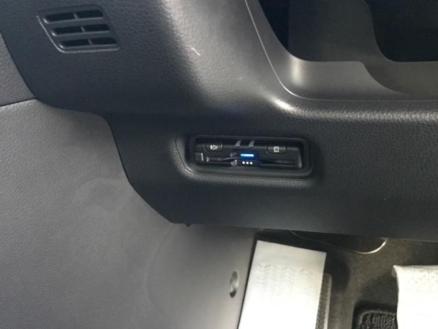 フリード ｅ：ＨＥＶエアー　デモカー　ディスプレイオーディオ　ＥＴＣ　前後ドラレコ　キーフリ　両側電動ドア　クルコン　禁煙　サイドエアバッグ　盗難防止装置　オートエアコン　ＬＥＤライト　スマートキー　オートライト　ＥＳＣ　Ｄレコ（20枚目）