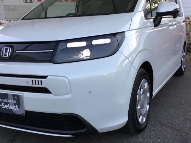 フリード ｅ：ＨＥＶエアー　デモカー　ディスプレイオーディオ　ＥＴＣ　前後ドラレコ　キーフリ　両側電動ドア　クルコン　禁煙　サイドエアバッグ　盗難防止装置　オートエアコン　ＬＥＤライト　スマートキー　オートライト　ＥＳＣ　Ｄレコ（28枚目）