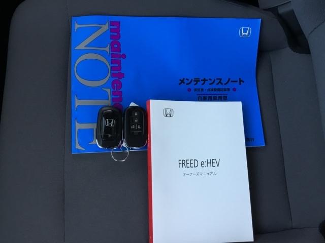 フリード ｅ：ＨＥＶエアー　デモカー　ディスプレイオーディオ　ＥＴＣ　前後ドラレコ　キーフリ　両側電動ドア　クルコン　禁煙　サイドエアバッグ　盗難防止装置　オートエアコン　ＬＥＤライト　スマートキー　オートライト　ＥＳＣ　Ｄレコ（29枚目）