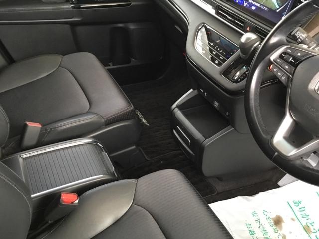 オデッセイ アブソルート・ＥＸ　全周囲カメラ　ＢＳＩ　リア席モニター　２列目オットマン　ＥＴＣ　バックモニター　ＷＡＣ　スマ－トキ－　セキュリティーアラーム　３列シート　ＤＶＤ再生　オートクルーズコントロール　パワーウィンドウ（21枚目）