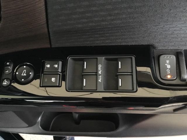 オデッセイ アブソルート・ＥＸ　全周囲カメラ　ＢＳＩ　リア席モニター　２列目オットマン　ＥＴＣ　バックモニター　ＷＡＣ　スマ－トキ－　セキュリティーアラーム　３列シート　ＤＶＤ再生　オートクルーズコントロール　パワーウィンドウ（24枚目）