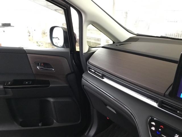 オデッセイ アブソルート・ＥＸ　全周囲カメラ　ＢＳＩ　リア席モニター　２列目オットマン　ＥＴＣ　バックモニター　ＷＡＣ　スマ－トキ－　セキュリティーアラーム　３列シート　ＤＶＤ再生　オートクルーズコントロール　パワーウィンドウ（27枚目）