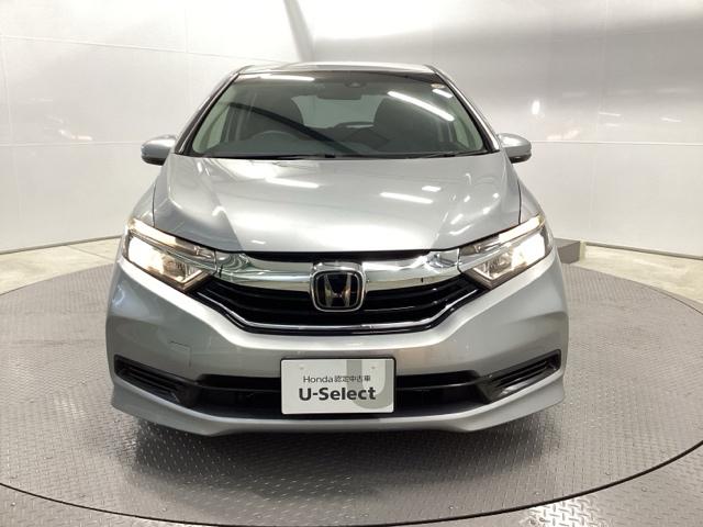 シャトル Ｇホンダセンシング　クルコン　バックカメラ　純正ナビ　ＥＴＣ　ドラレコ　盗難警報装置　Ｒカメ　スマートキー　横滑り防止　パワーウィンドウ　ＡＢＳ　エアバッグ　キーレス　助手席エアバッグ　追突被害軽減ブレーキ　Ａストップ（6枚目）