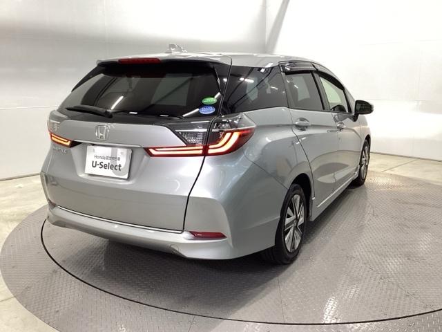 シャトル Ｇホンダセンシング　クルコン　バックカメラ　純正ナビ　ＥＴＣ　ドラレコ　盗難警報装置　Ｒカメ　スマートキー　横滑り防止　パワーウィンドウ　ＡＢＳ　エアバッグ　キーレス　助手席エアバッグ　追突被害軽減ブレーキ　Ａストップ（8枚目）