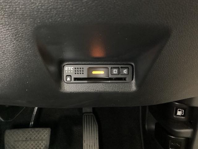 シャトル Ｇホンダセンシング　クルコン　バックカメラ　純正ナビ　ＥＴＣ　ドラレコ　盗難警報装置　Ｒカメ　スマートキー　横滑り防止　パワーウィンドウ　ＡＢＳ　エアバッグ　キーレス　助手席エアバッグ　追突被害軽減ブレーキ　Ａストップ（13枚目）