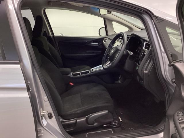 シャトル Ｇホンダセンシング　クルコン　バックカメラ　純正ナビ　ＥＴＣ　ドラレコ　盗難警報装置　Ｒカメ　スマートキー　横滑り防止　パワーウィンドウ　ＡＢＳ　エアバッグ　キーレス　助手席エアバッグ　追突被害軽減ブレーキ　Ａストップ（16枚目）