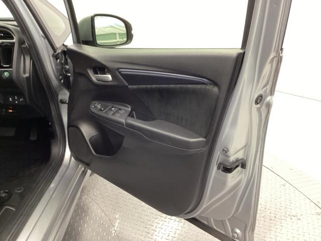 シャトル Ｇホンダセンシング　クルコン　バックカメラ　純正ナビ　ＥＴＣ　ドラレコ　盗難警報装置　Ｒカメ　スマートキー　横滑り防止　パワーウィンドウ　ＡＢＳ　エアバッグ　キーレス　助手席エアバッグ　追突被害軽減ブレーキ　Ａストップ（27枚目）