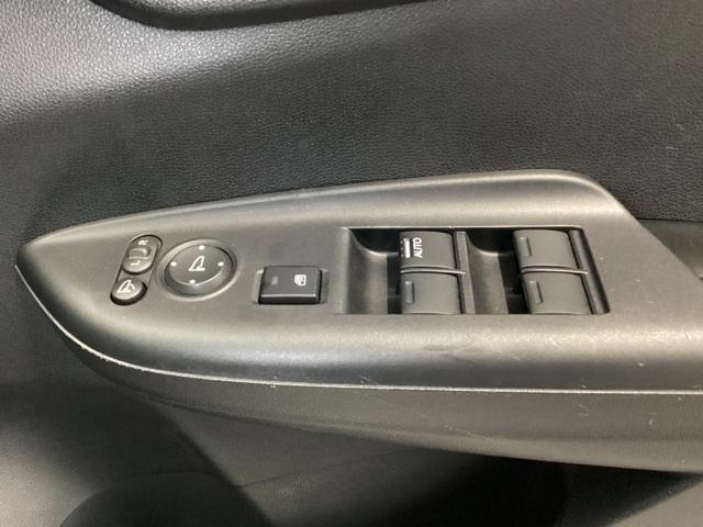 シャトル Ｇホンダセンシング　クルコン　バックカメラ　純正ナビ　ＥＴＣ　ドラレコ　盗難警報装置　Ｒカメ　スマートキー　横滑り防止　パワーウィンドウ　ＡＢＳ　エアバッグ　キーレス　助手席エアバッグ　追突被害軽減ブレーキ　Ａストップ（29枚目）