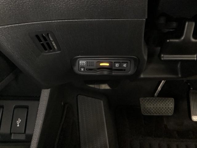 ヴェゼル ハイブリッドＺ・ホンダセンシング　クルコン　バックカメラ　純正ナビ　フルセグ　ＥＴＣ　前後ドラレコ　レーダーサポート　ＤＶＤ再生機能　横滑り防止システム　バックアイカメラ　盗難防止装置　シートヒーター付　スマ－トキ－　ＥＣＯモード（12枚目）